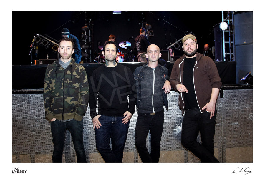 Rise Against - The whole band in front of the stage at rehearsals - Exclusive