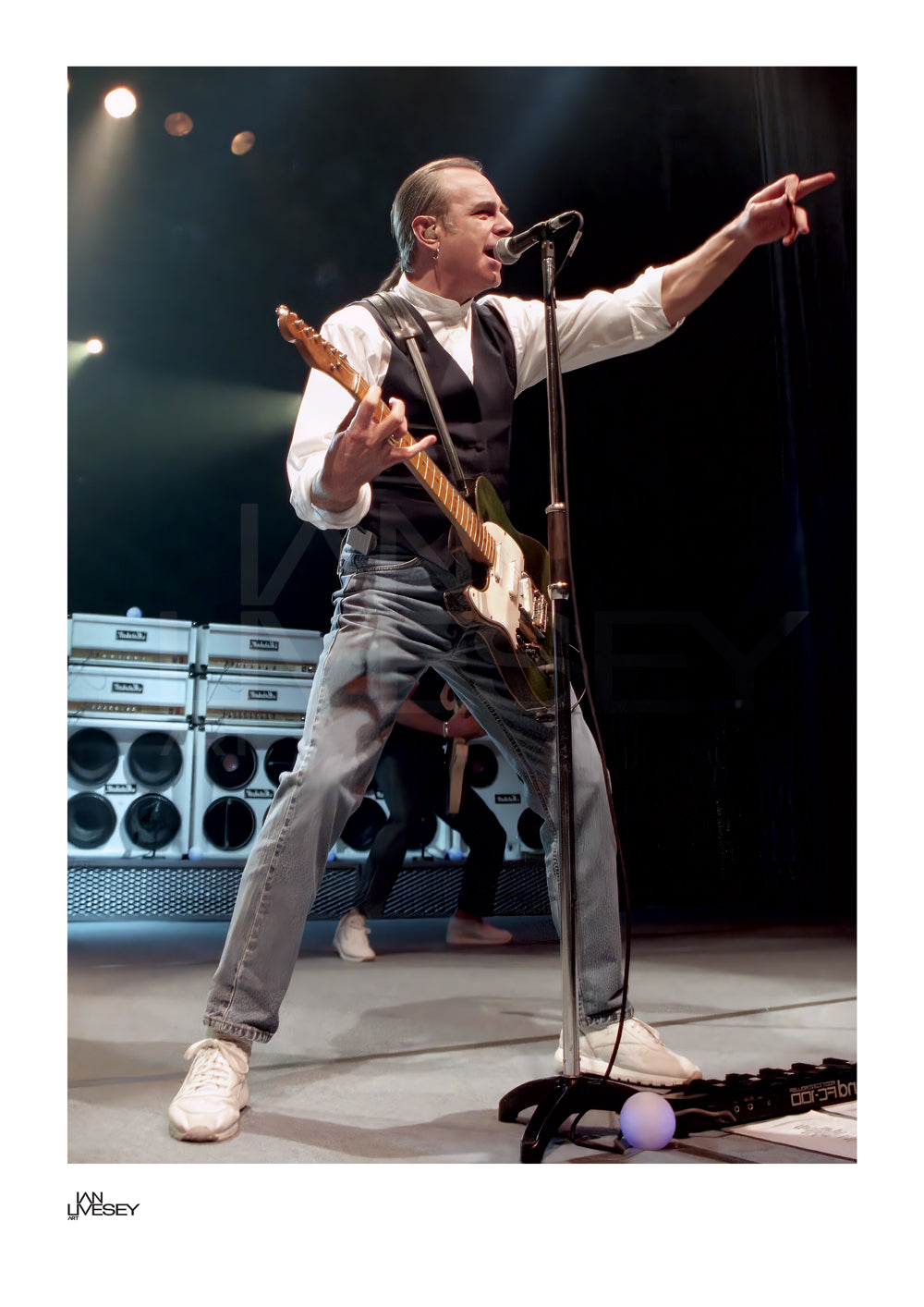 Francis Rossi points on Stage - Limited Edition Prints